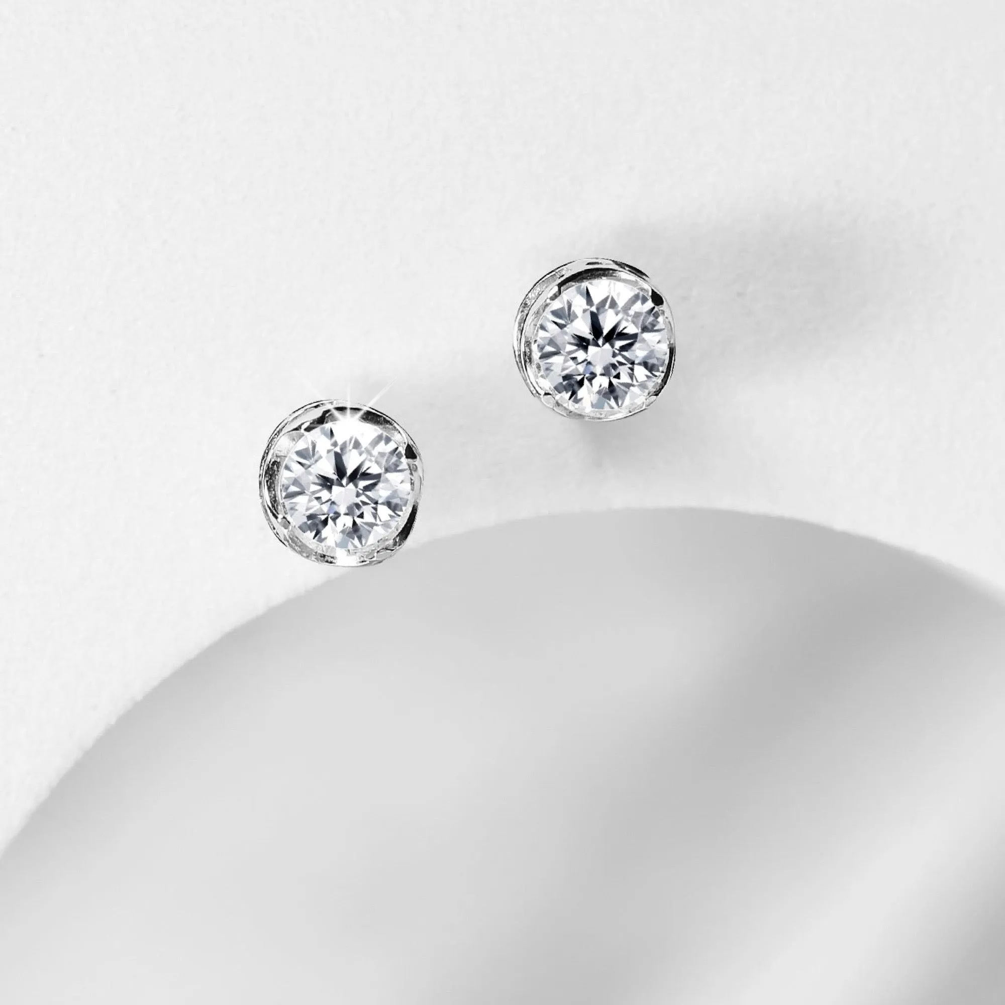 #LVNA2024 | 0.59cts HI VVS Round Stud Solitaire Diamond Earrings 14kt